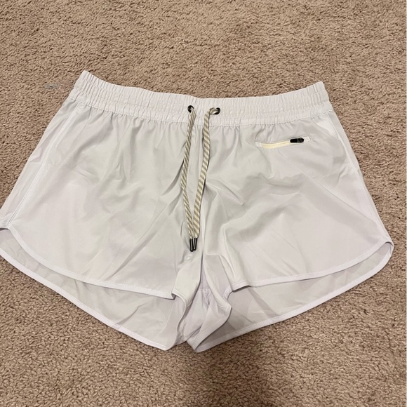 NWOT Vuori Clementine short - Picture 2 of 4